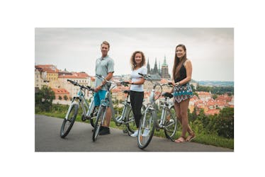 Tour privato delle principali attrazioni di Praga in e-bike con ritiro